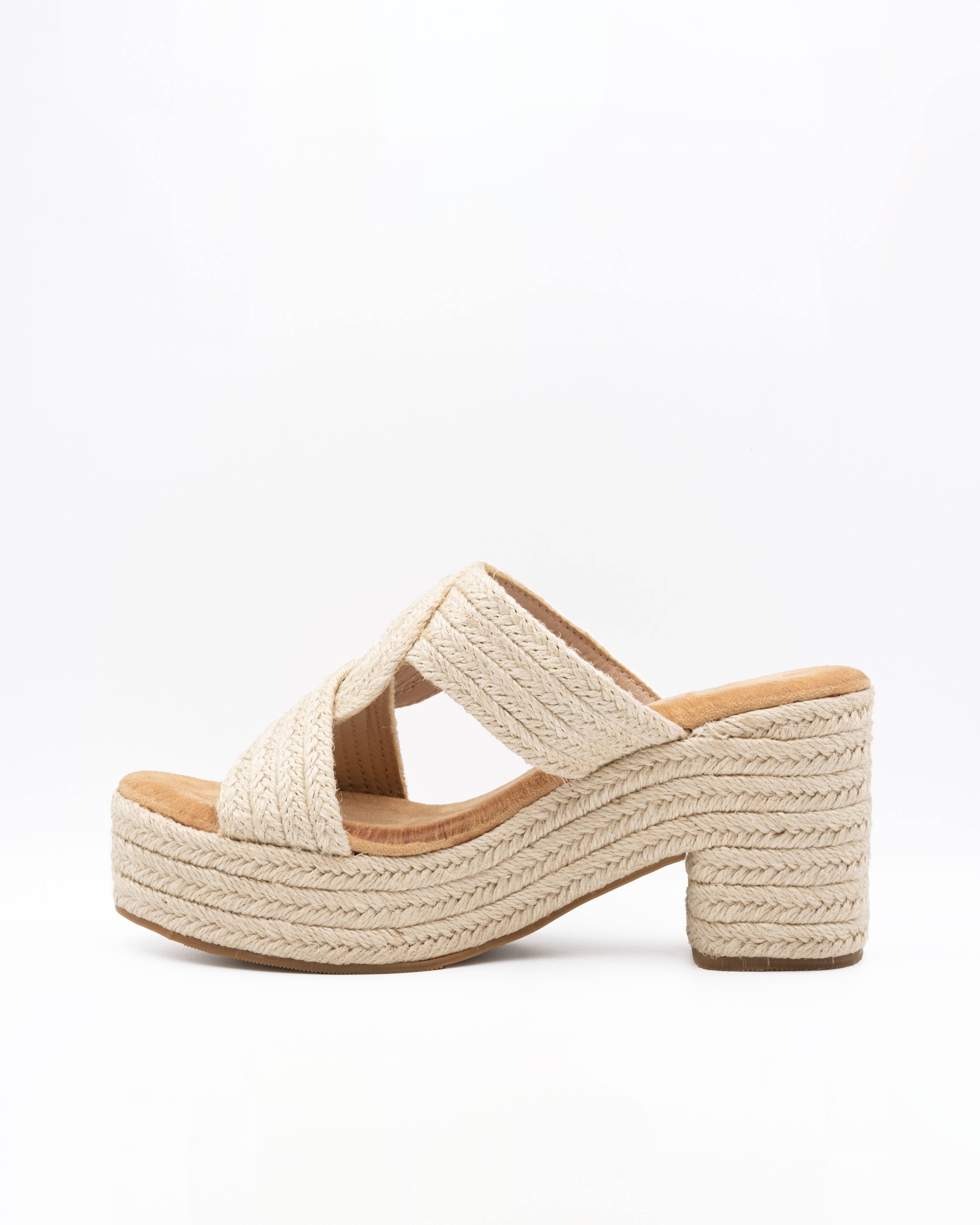 Platform heeled sandals with round crossed straps